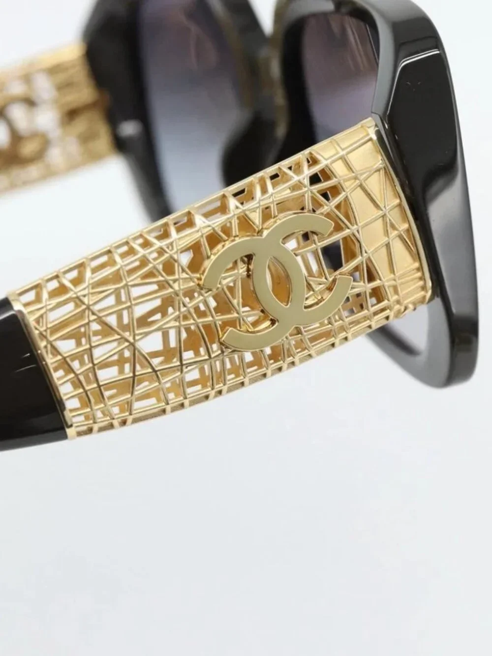 CHANEL brand	chanel color	black